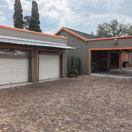 Sibahlenomhlambi Guesthouse Springs  Luaran gambar