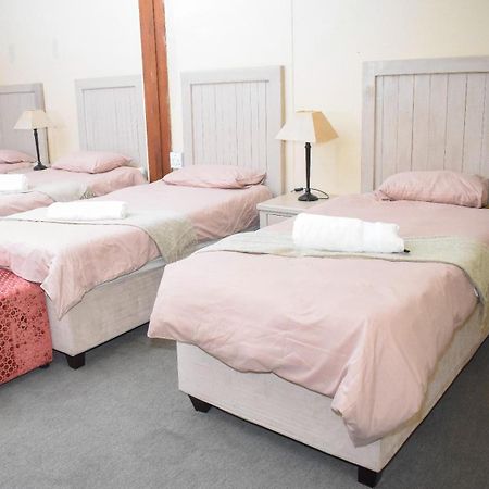 Sibahlenomhlambi Guesthouse Springs  Luaran gambar